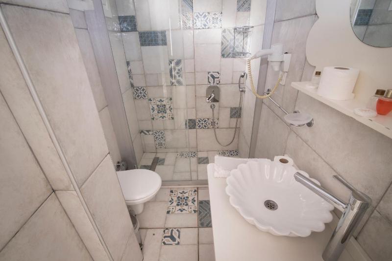 Deluxe Double Room image 4
