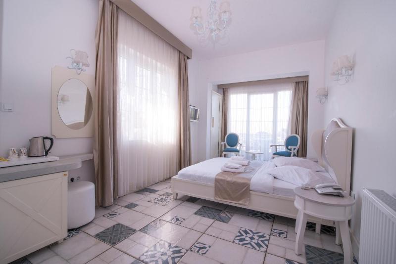 Deluxe Double Room image 2