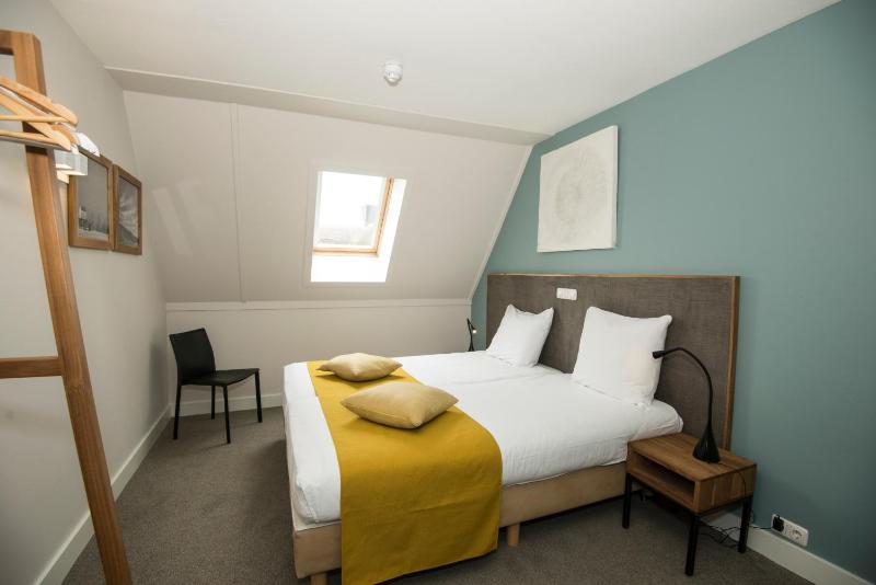 Large Two-Bedroom Apartment image 3