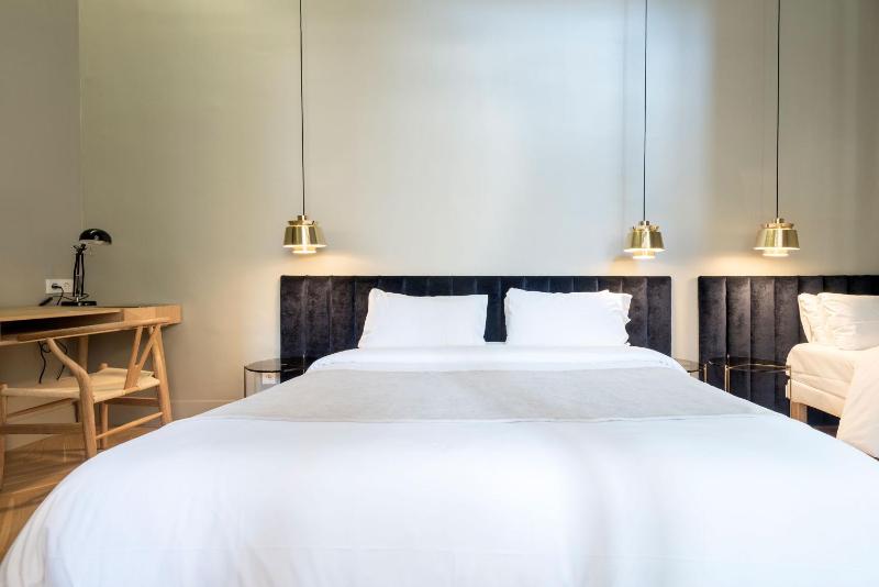 Double Room with Extra Bed image 2