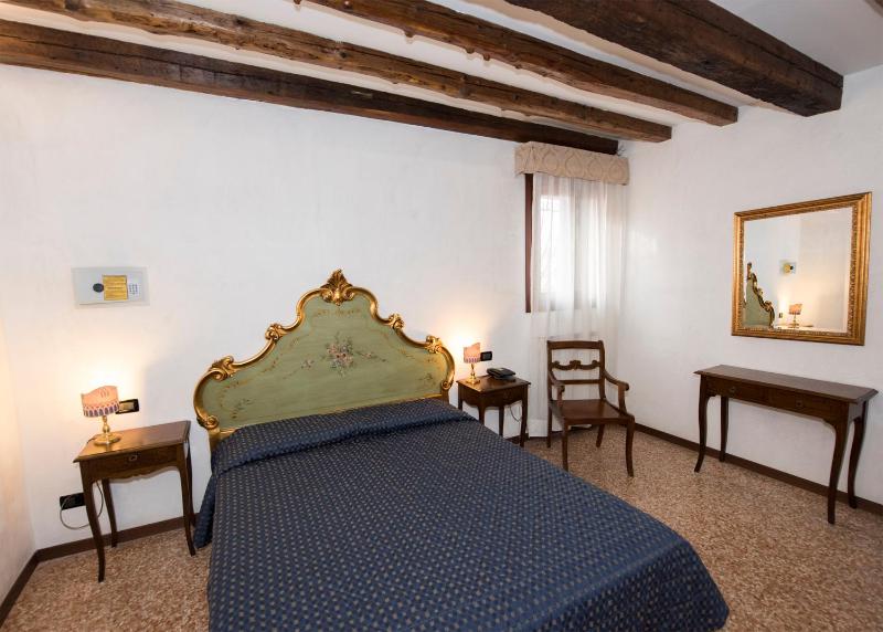 Double Room with Private External Bathroom image 4