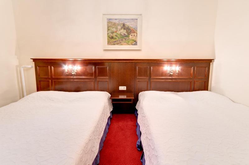 Economy Quadruple Room - Basement image 4