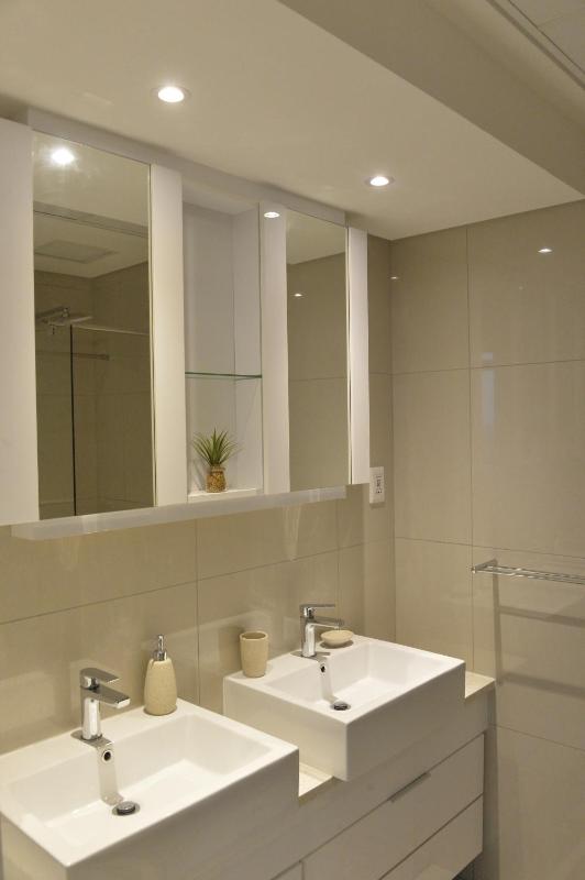 Urban Awe Apartment-iTowers 23rd Floor - image 12