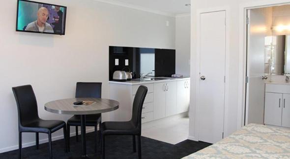 One-Bedroom Apartment image 2