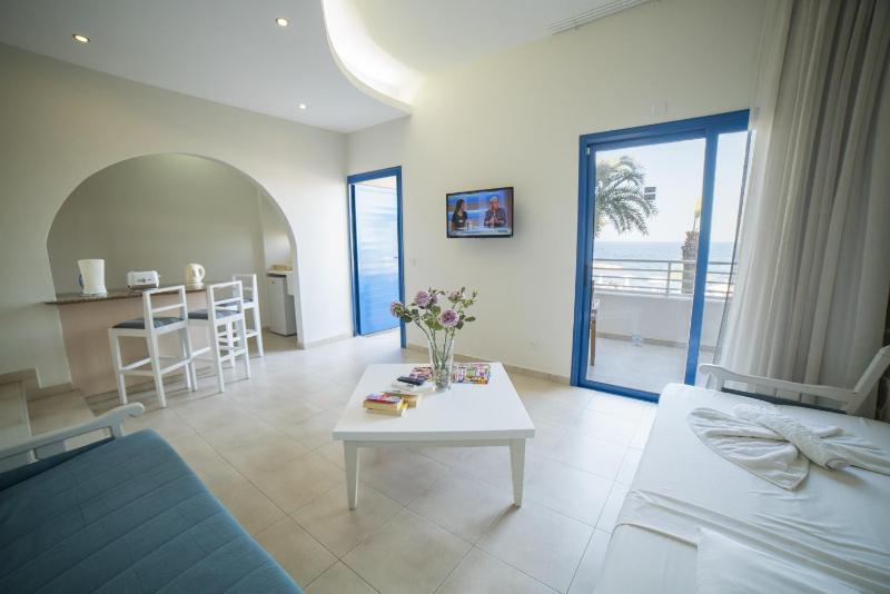 MyroAndrou Beach Hotel Apartments - image 11