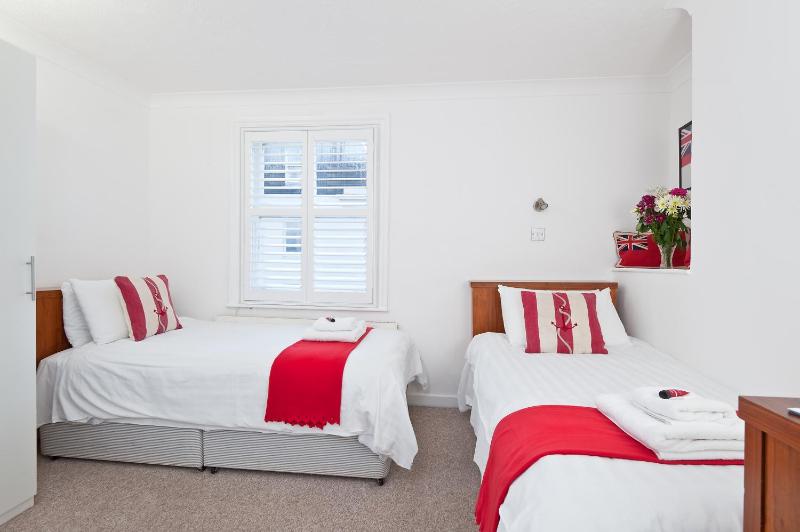 Hamptons Brighton - image 19