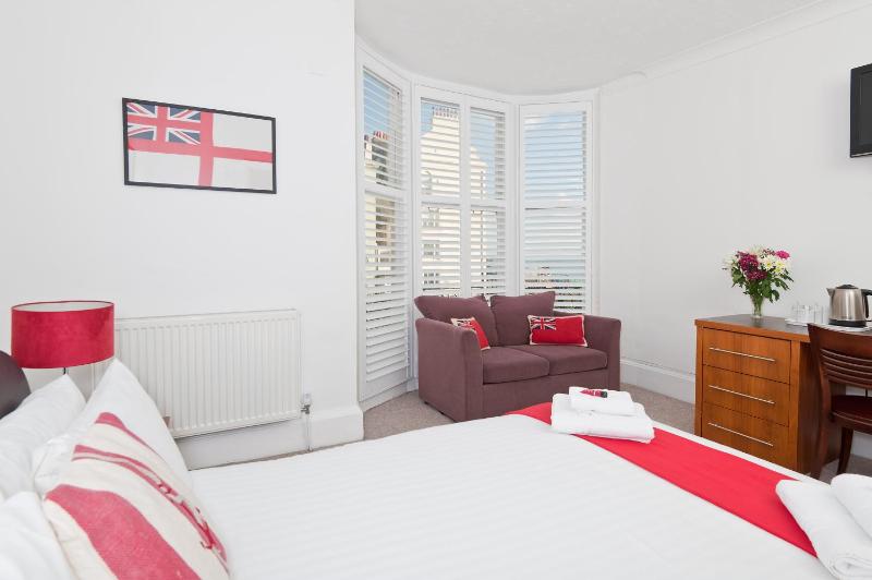 Hamptons Brighton - image 1