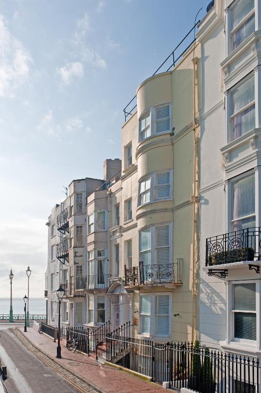 Hamptons Brighton - image 12