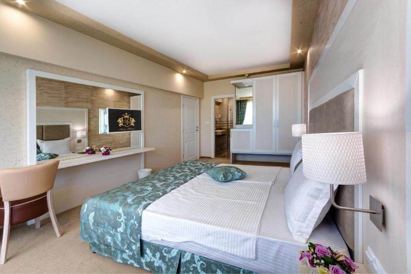 Junior Suite with Balcony (2 Adults + 2 Children)  image 1