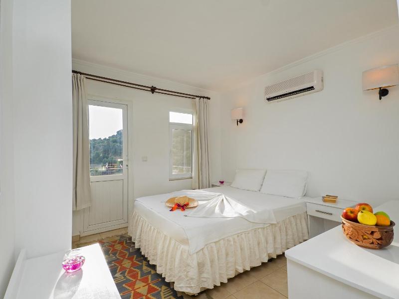 Double Room with Sea View image 3