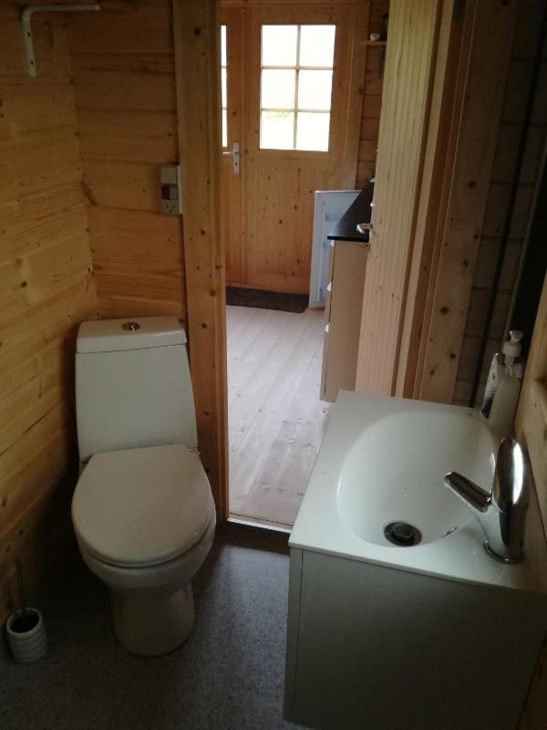 One-Bedroom Cottage image 3
