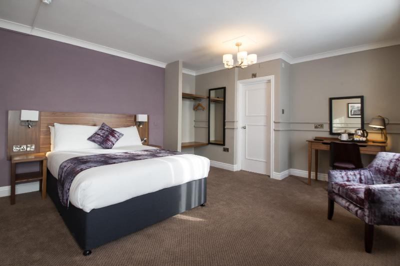 Double Room image 3