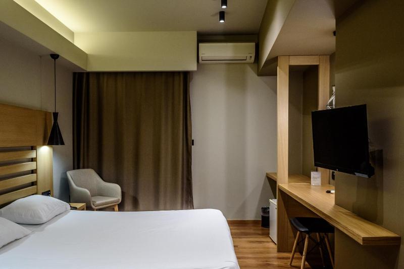 Standard Double or Twin Room with Side Sea View image 1