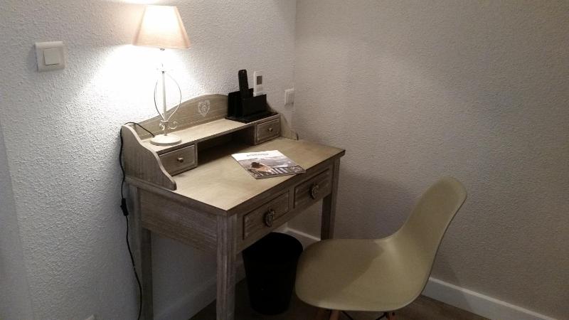 Double Room image 3