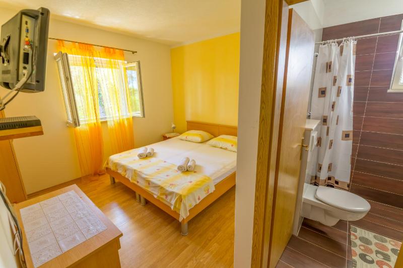 Small Double Room image 1