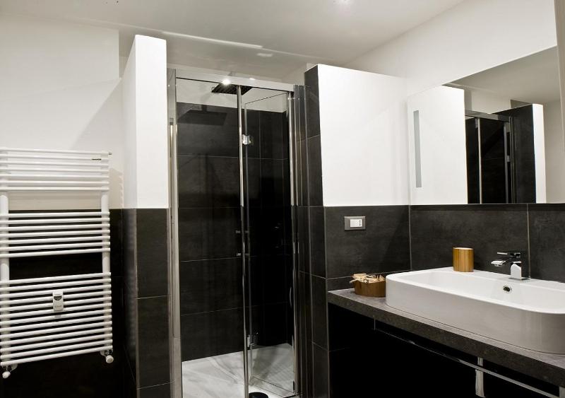 Triple Room with Private Bathroom image 2