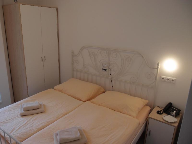 Standard Double Room image 4