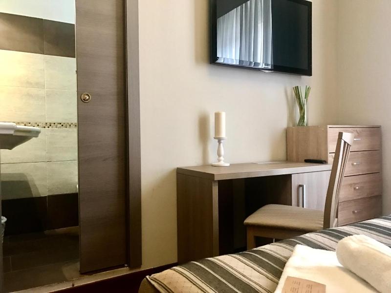 Deluxe Double Room image 2