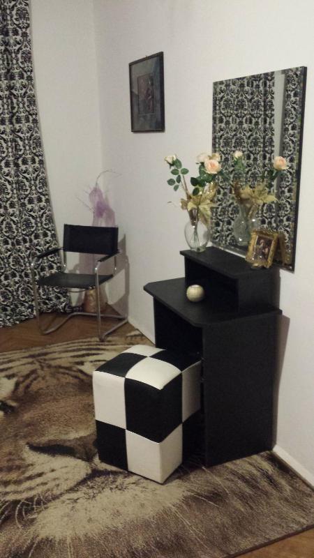 Triple Room with Balcony and Shared Bathroom image 3