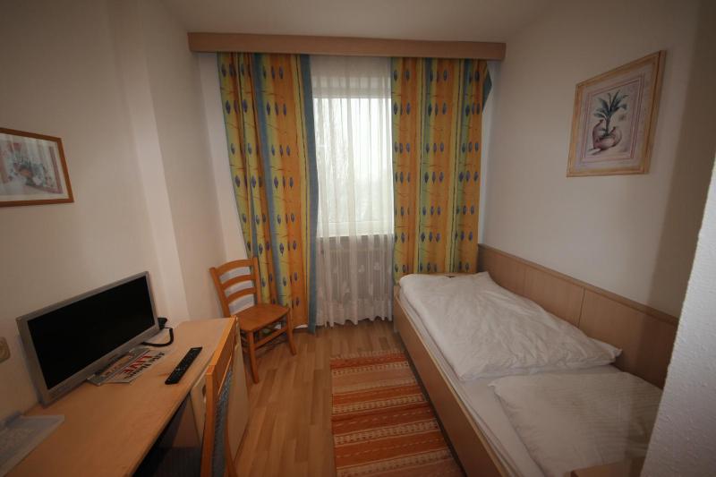 Single Room image 3