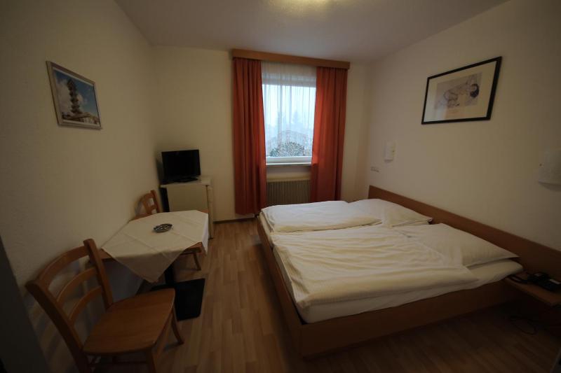 Double Room image 4