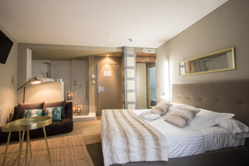 Large Double Room image 1