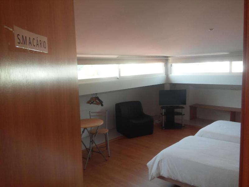 Triple Room with Private Bathroom image 2