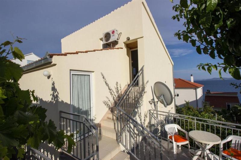 Apartment with Terrace image 3