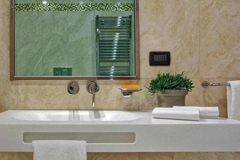 Superior Quadruple Room image 4