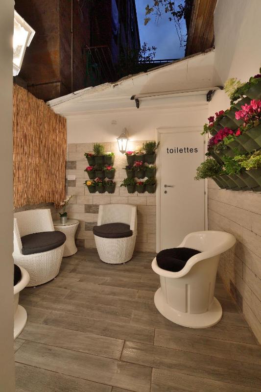 Double or Twin Room image 4