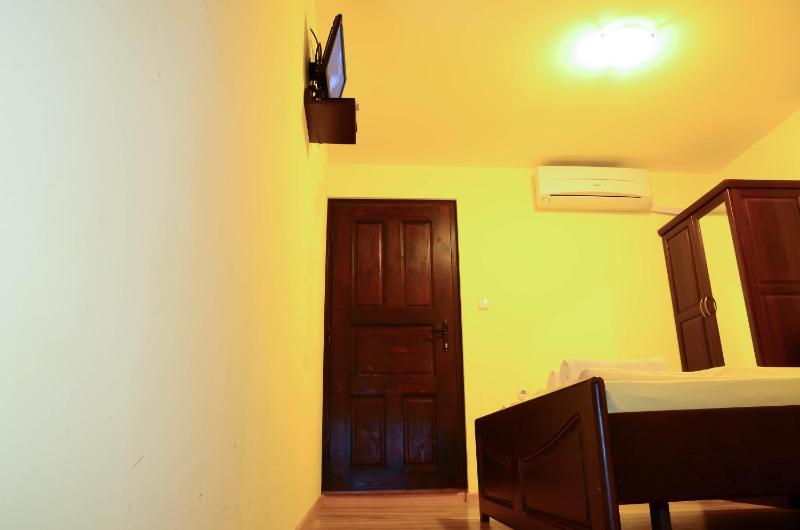 Double Room with Private Bathroom image 2