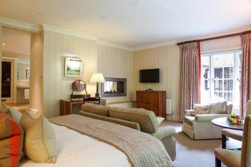 Deluxe Double Room image 2