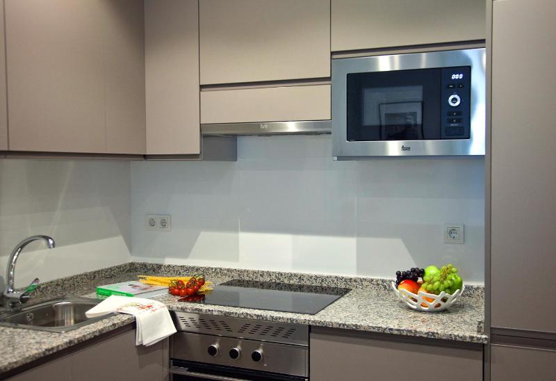 One-Bedroom Apartment image 4