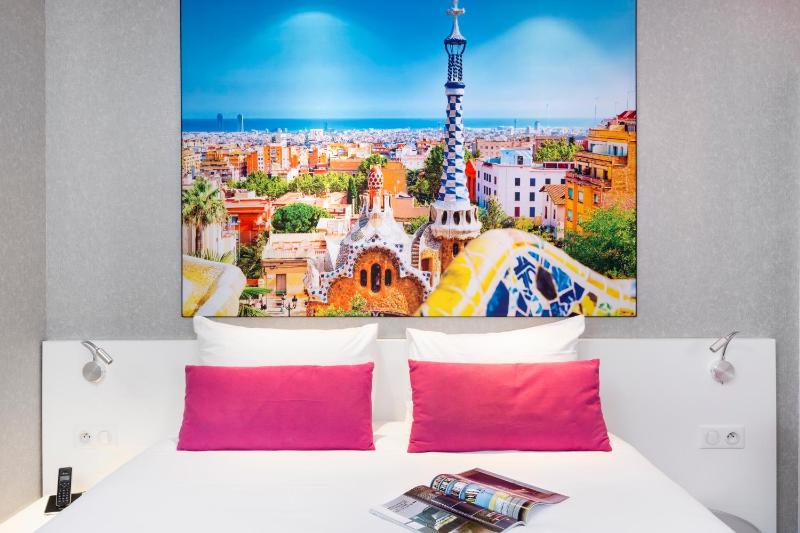 Standard Double Room image 4