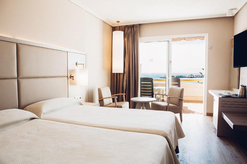 Double Room with Sea View and / or Pool View (2 persons)  image 4