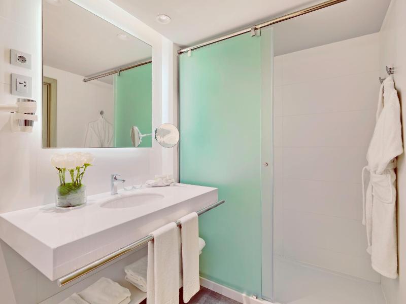 Single Room with Lateral Sea View image 4