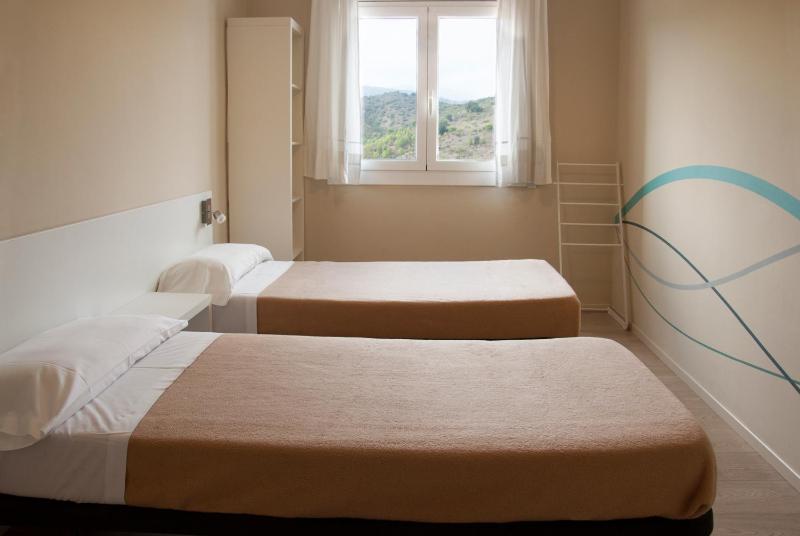 Twin Room with Shared Bathroom image 1