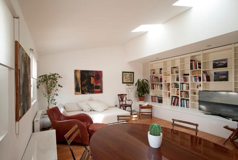 One-Bedroom Apartment - Separate Building image 4