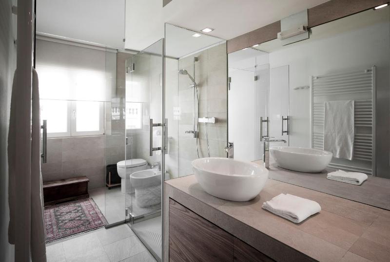 One-Bedroom Apartment - Separate Building image 2
