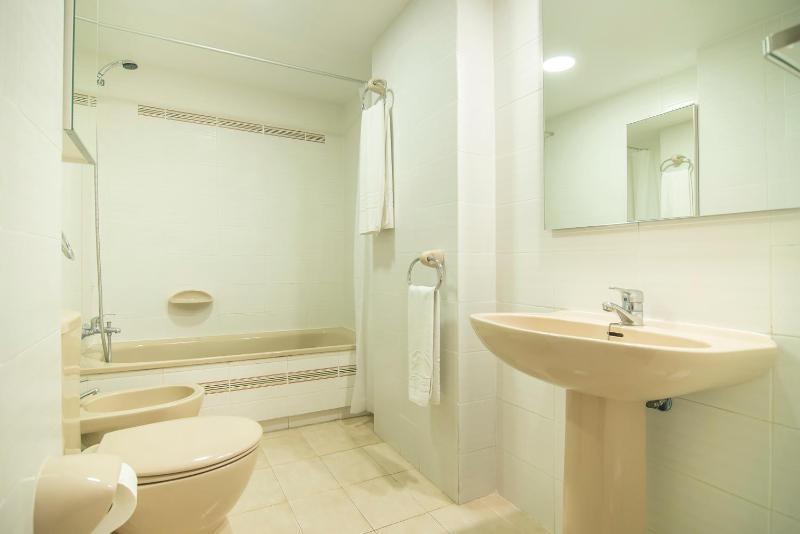 Two-Bedroom Apartment (5 Adults) image 2