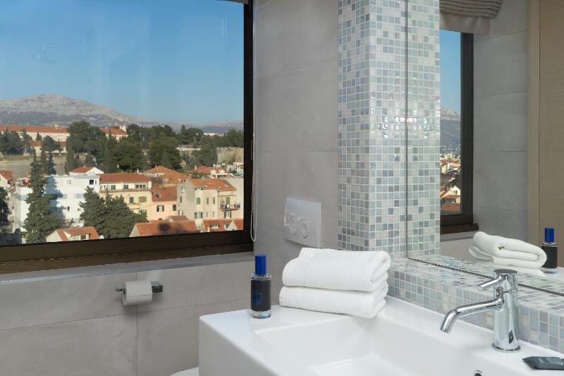 The View Luxury Rooms - image 12