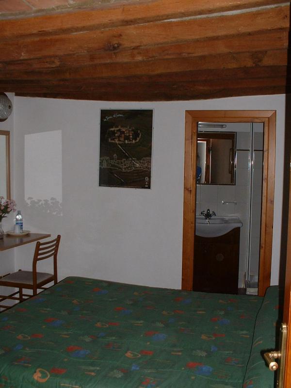 Single Room image 3