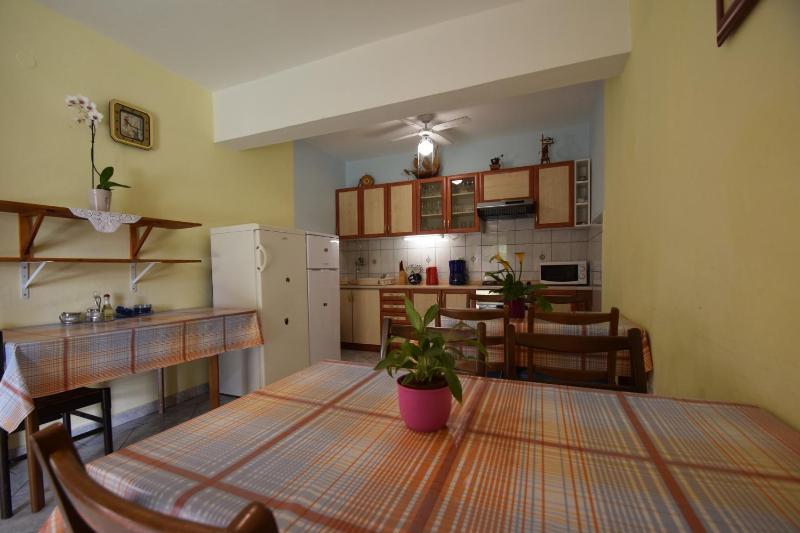 Triple Room with Private Bathroom and Balcony image 2
