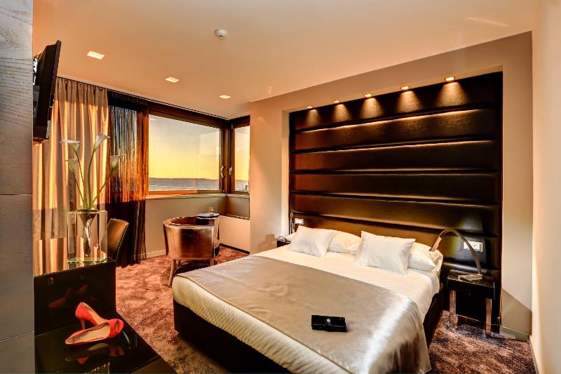 The View Luxury Rooms - image 8