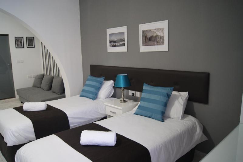 Deluxe Family Room image 3