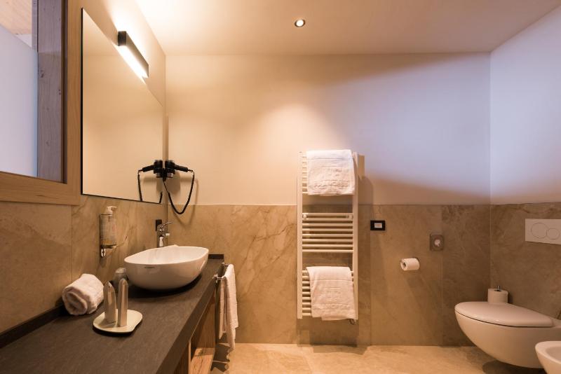 Deluxe Triple Room image 4