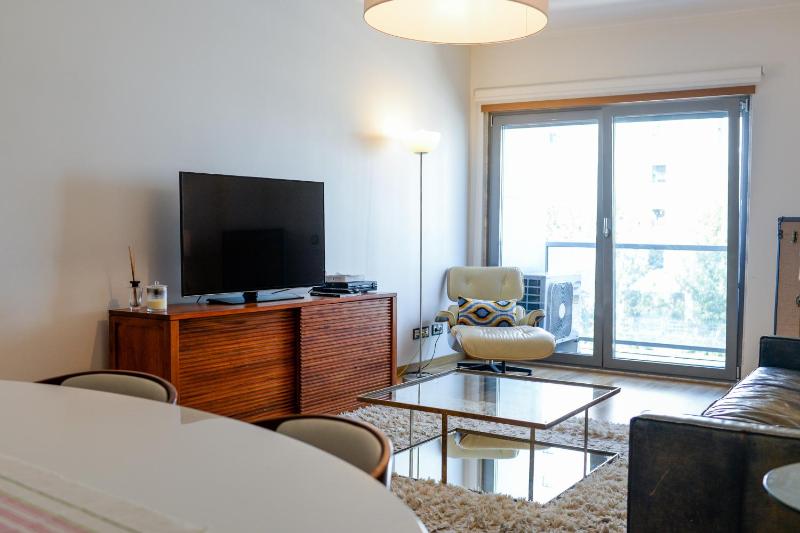 Lisbon White Cozy Apartment Images