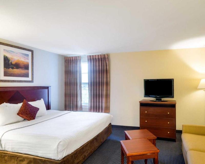 King Suite - Non-Smoking image 2