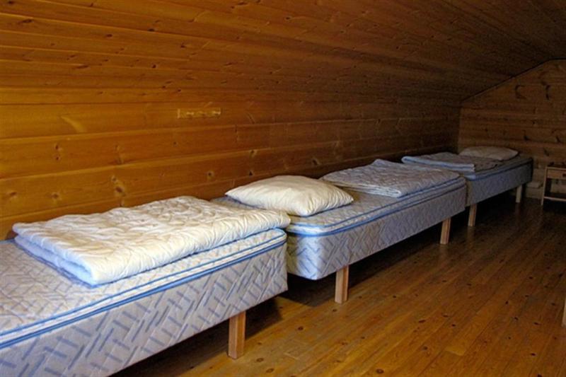 One-Bedroom Cottage with Sauna image 4