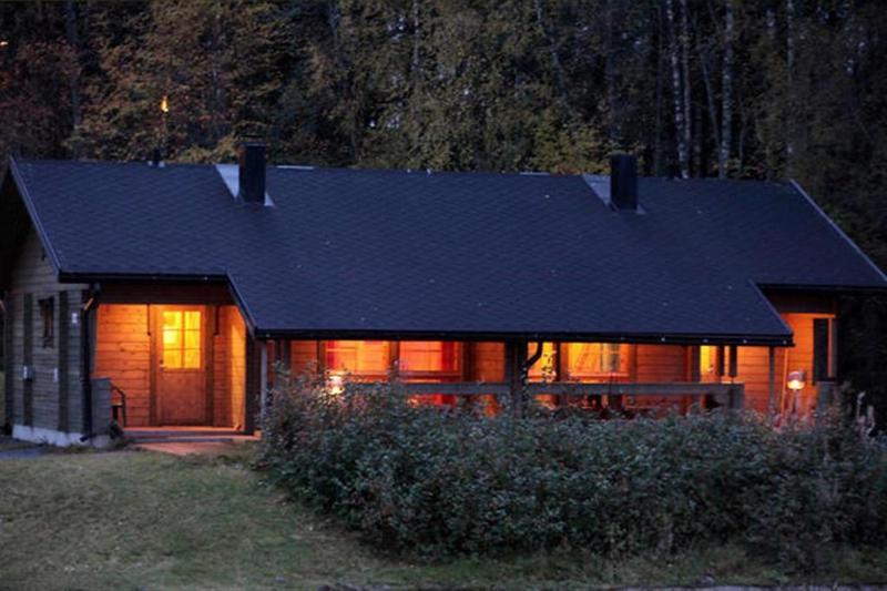 One-Bedroom Cottage with Sauna image 3